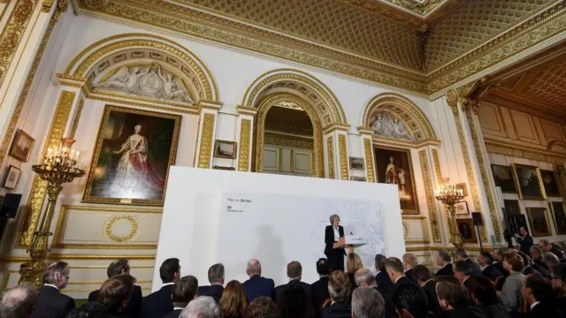 Bà Theresa May