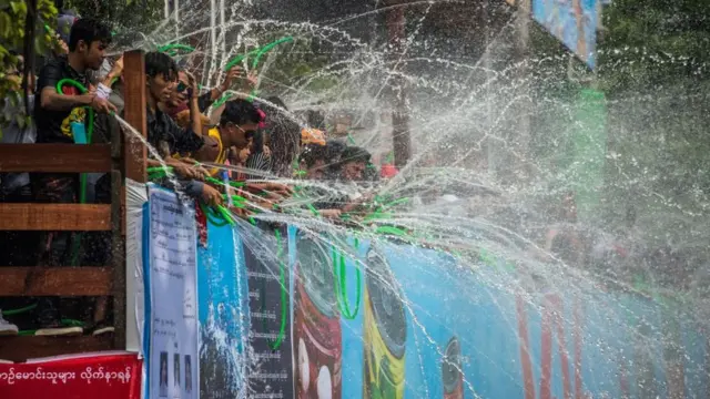 মিয়ানমারে থিংইয়ান উৎসব