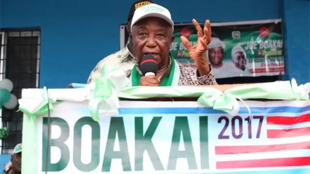 Presidential Candidate Joseph N Boakai wey also be current Vice president of Liberia dey talk to supporters for ampaign rally for Buchanan City, Grand Bassa County, Liberia, 25 September 2017