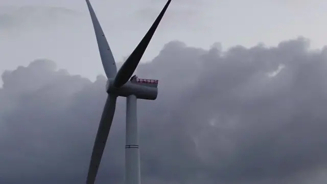 ஸ்காட்லாந்தின் கடல்பகுதியில் உலகின் முதல் மிதக்கும் காற்றாலை பண்ணை