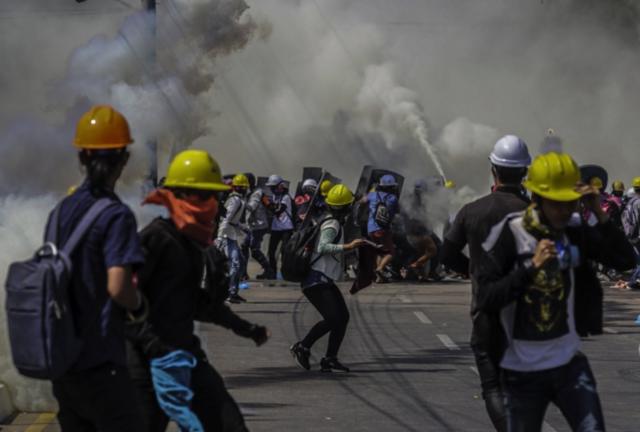 Protestos em Mianmar atingiram o ponto de uma guerra civil, para alguns analistas