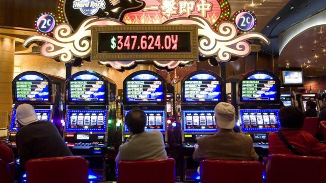 Pessoas apostandosite de apostas que da dinheiro para começarcassino