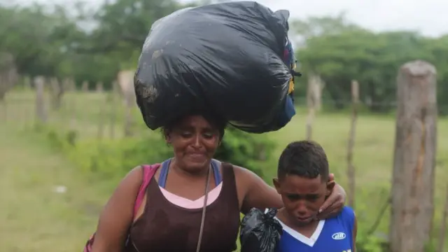 Mujer y niño hondureño