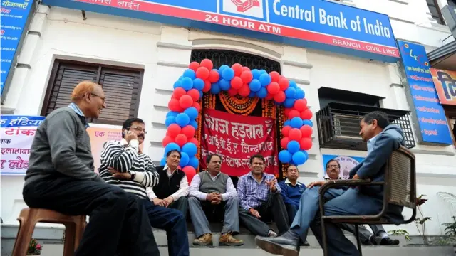 வங்கி பணியாளர்கள் வேலை நிறுத்தம்