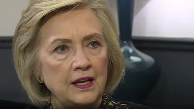 هيلاري كلينتون تقول إنه من حق الناس أن يعرفوا قبل الإدلاء بأصواتهم