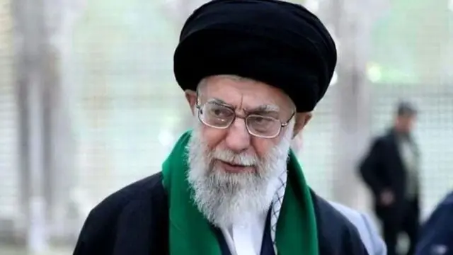 آیت الله خامنه ای در سخنرانی هفته گذشته خود بار دیگر به مذاکره کنندگان اتمی ایران در دوره ریاست جمهوری حسن روحانی تاخت