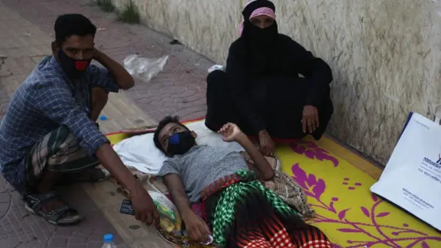 বাংলাদেশের একটি কোভিড-১৯ হাসপাতালের সামনের চিত্র
