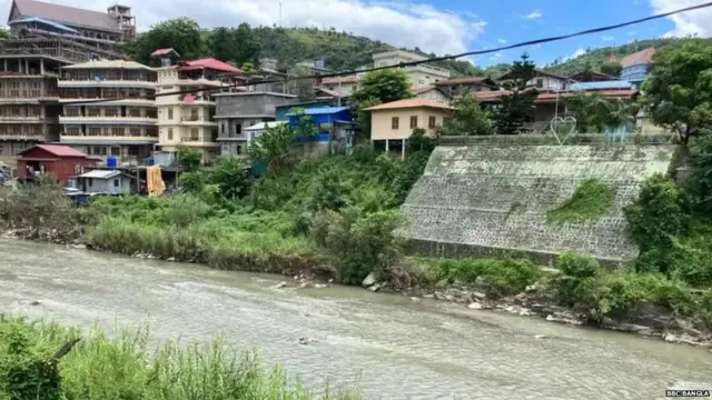 लोग समूहों में टिआऊ नदी को पार कर गोपनीय रूप से मिजोरम पहुंच रहें हैं