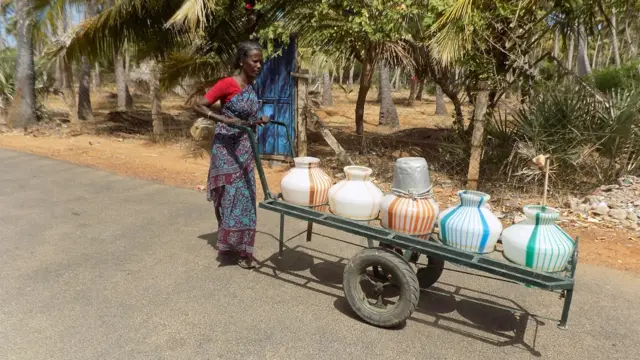 கிராம மக்கள் வாழ்வில் ஒன்றிபோன தண்ணீர் வண்டி