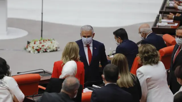 Binali Yıldırım da TBMM'deydi