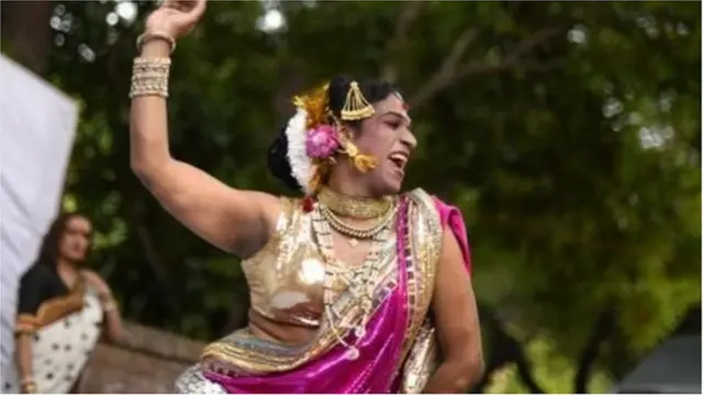 ట్రాన్స్‌జెండర్ల అసంతృప్తి