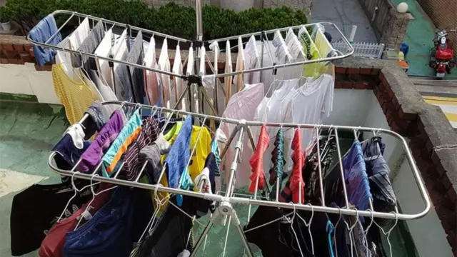 बच्चों के धुले कपड़े