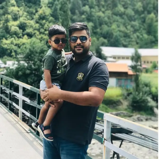 احسن فاروقی اپنے بیٹے کے ساتھ