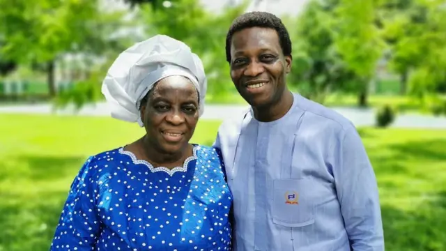 Pasito Dare Adeboye ati iya rẹ