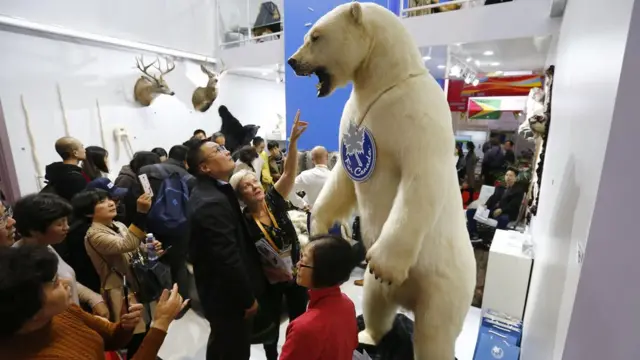 中国在2018年举办了首届进口展，以提振外贸。