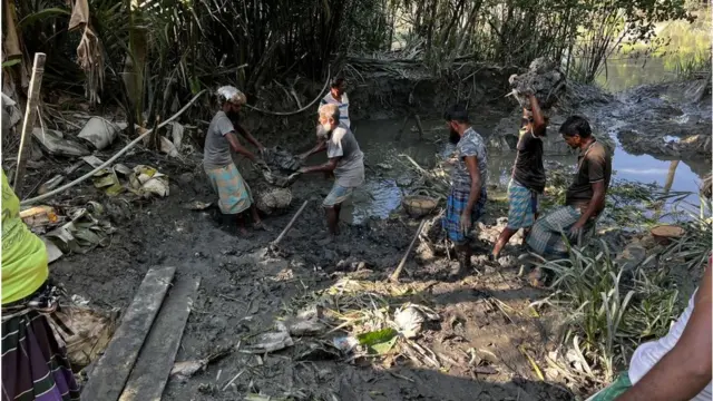 বরগুনাতে ঝড়ের আগে মানুষের প্রস্তুতি