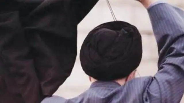 بابک داد راوی صد روز منتهی به انتخاب محمد خاتمی به ریاست جمهوری ایران در سال ۱۳۷۶ بود. آقای خاتمی برای درگذشت بابک داد که پس از انتخابات سال ۸۸ مجبور به خروج از ایران شده بود، پیامی نداد