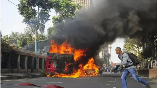 ২০১৪ সালের নির্বাচনকে কেন্দ্র করে সহিংসতার একটি দৃশ্য।