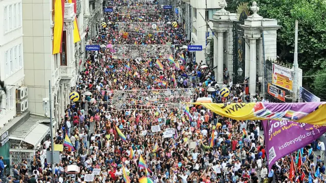 2013 İSTANBUL ONUR YÜRÜYÜŞÜ