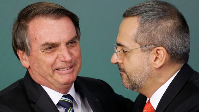 Jair Bolsonaro empossa Abraham Weintraub no Ministério da Educação, em 9 de abril de 2019