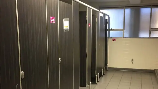 Bilik-bilik kamar kecil