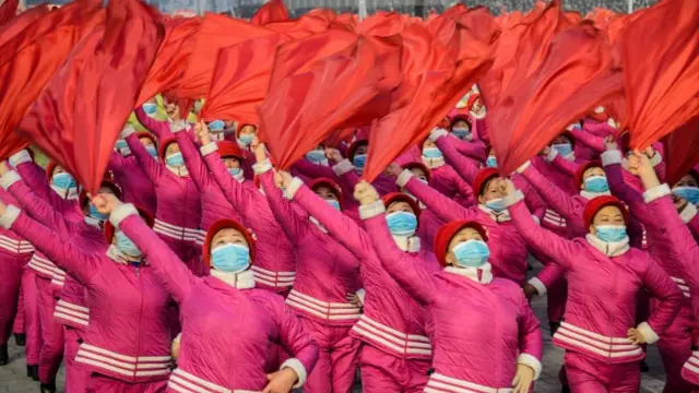 উত্তর কোরিয়ার জাতীয় দিবসে শোভাযাত্রা।