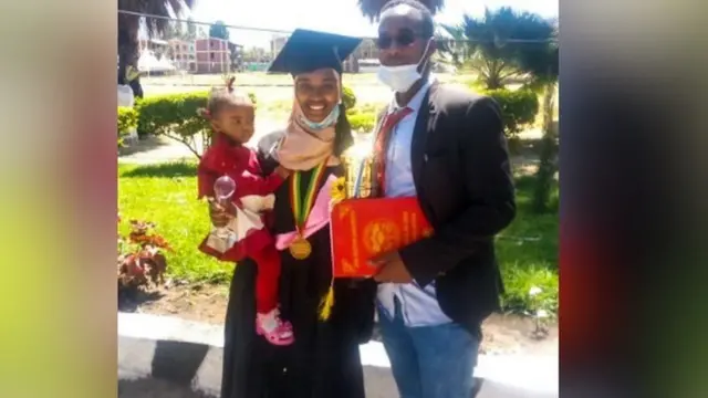 Fooziyaa Jamaal abbaa manaasheefi daa'imashee waliin