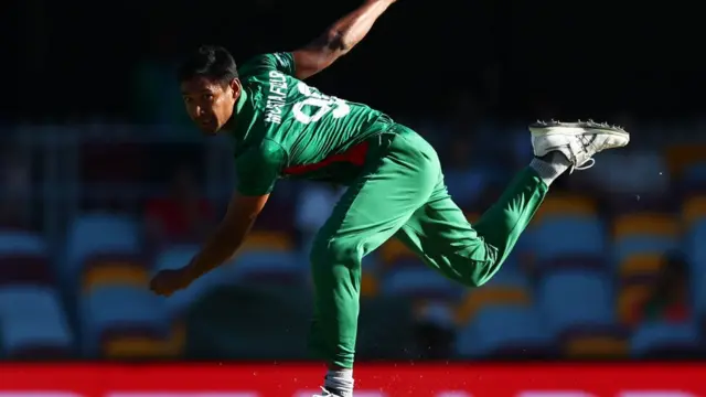 মুস্তাফিজ ১৮ বলের ১০টিই ডট দেন