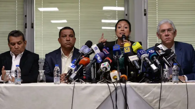 Los 4 gobernadores de AD que se juramentaron ante la Constituyente.