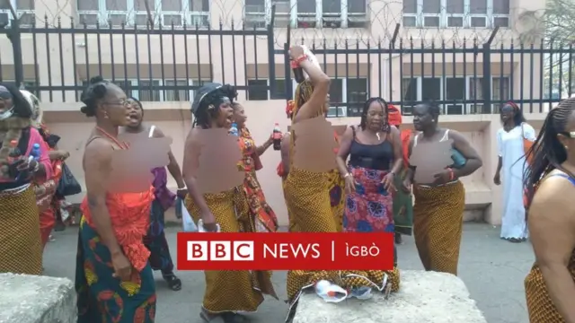 Ụmụnwaanyị ịgba ọtọ mee ngagharịiwe