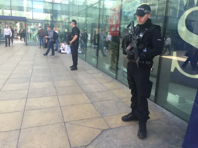 Патруль у вокзала