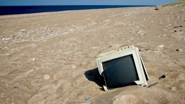 Les déchets électroniques sont le type de déchets domestiques qui connaît la croissance la plus rapide au monde, et qui devrait doubler d'ici 2050.