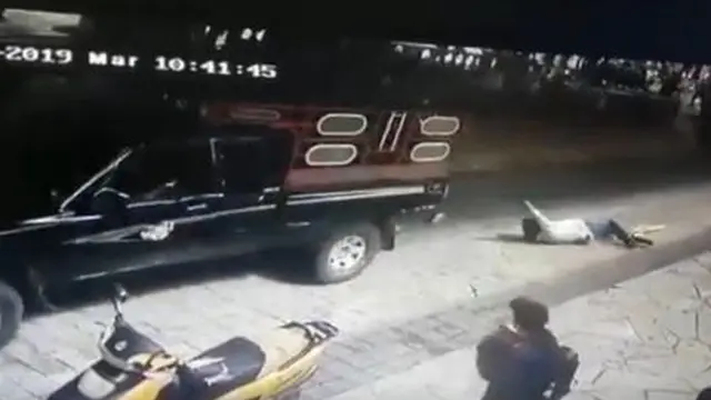 صور كاميرات المراقبة تظهر سحل العمدة في الشارع