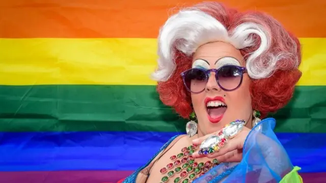 تنظم المسيرة تحت شعار "الحب يحدث هنا"