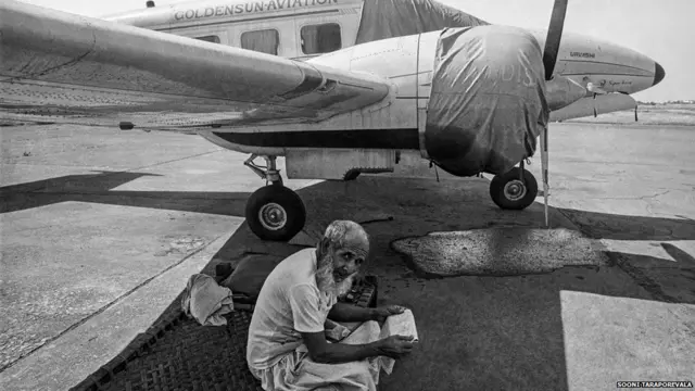 A security guard sits on charpoy at the Juhu Airport in 1982
