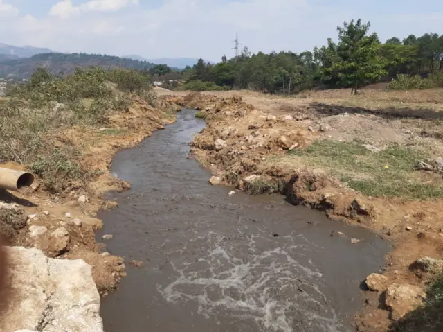 Aya mazi arava ahari isoko yayo ahari ikidendezi cyayo asa nabi kubera isayo