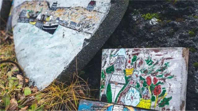 Камені з зображенням ельфів