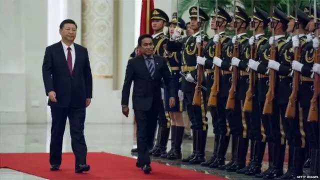 चीन के राष्ट्रपति शी जिनपिंग के साथ मालदीव के पूर्व राष्ट्रपति अब्दुल्ला यामीन