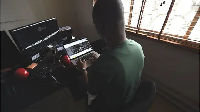 Ara awọn ọmọ ẹlẹgbẹ okunkun