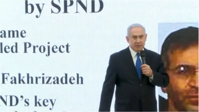 ২০১৮ সালে এক লাইভ টিভি অনুষ্ঠানে ইজরায়েলি প্রধানমন্ত্রী নেতানিয়াহু ইরানের পারমানবিক কর্মসূচিতে মি ফখরিযাদের ভূমিকা উল্লেখ করে বলেছিলেন, “মোহসেন ফকরিযাদে নামটি মনে রাখুন।“