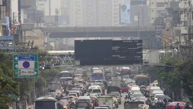 태국 당국은 차 사용을 제한해달라고 요청했다