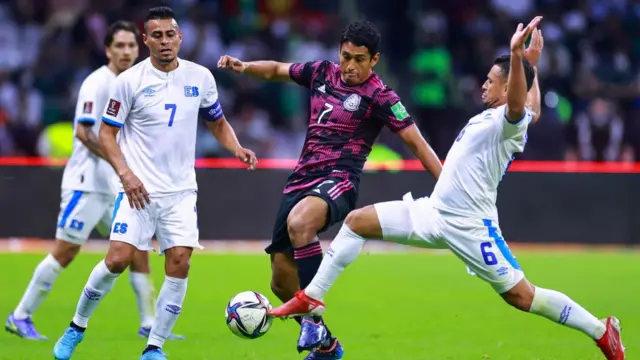 Selección mexicana juega por la clasificación al mundial