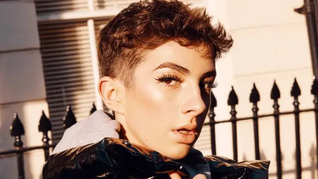 অনলাইনে সব ইউটিউবারদের বিদ্বেষপূর্ণ মন্তব্যের শিকার হতে হয়-বলেন এই ইউটিউবার