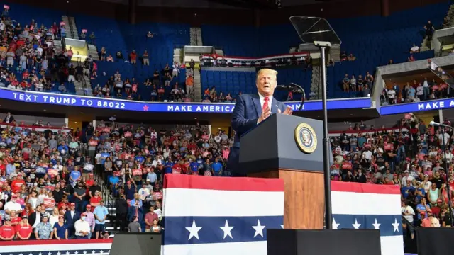 Трамп на первом после карантина митинге