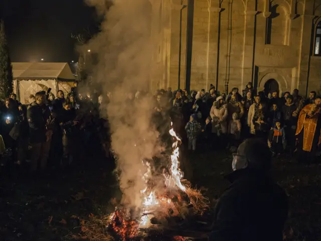 Паљење бадњака