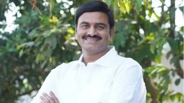 సాక్షులను ముఖ్యమంత్రి ప్రభావితం చేస్తున్నారని రఘురామ కృష్ణం రాజు తన పిటిషన్‌లో ఆరోపించారు.