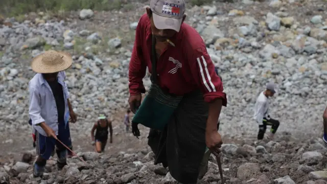 ဖားကန့်မြေကို သူတို့ရောက်လာကြတာကတော့ သူဌေးဖြစ်ရေး အိပ်မက်အတွက်ပါ