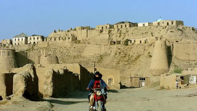 دغه کلا چې څلور دېریش برجونه لري لرغونتوب يې د اسلام تر راتګ وړاندې مهال ته رسي