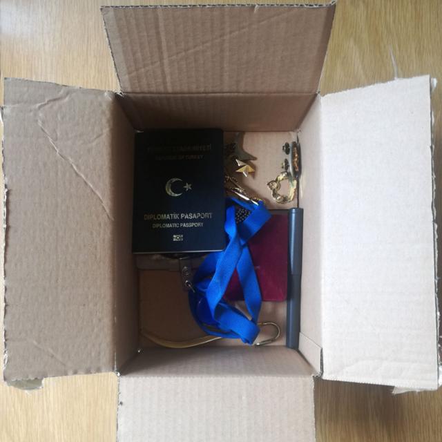 коробка с паспортом и военными медалями
