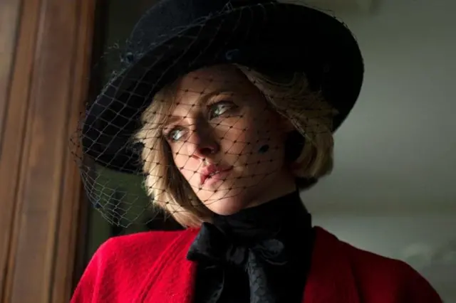 Кристен Стюарт в роли принцессы Дианы в фильме "Спенсер"